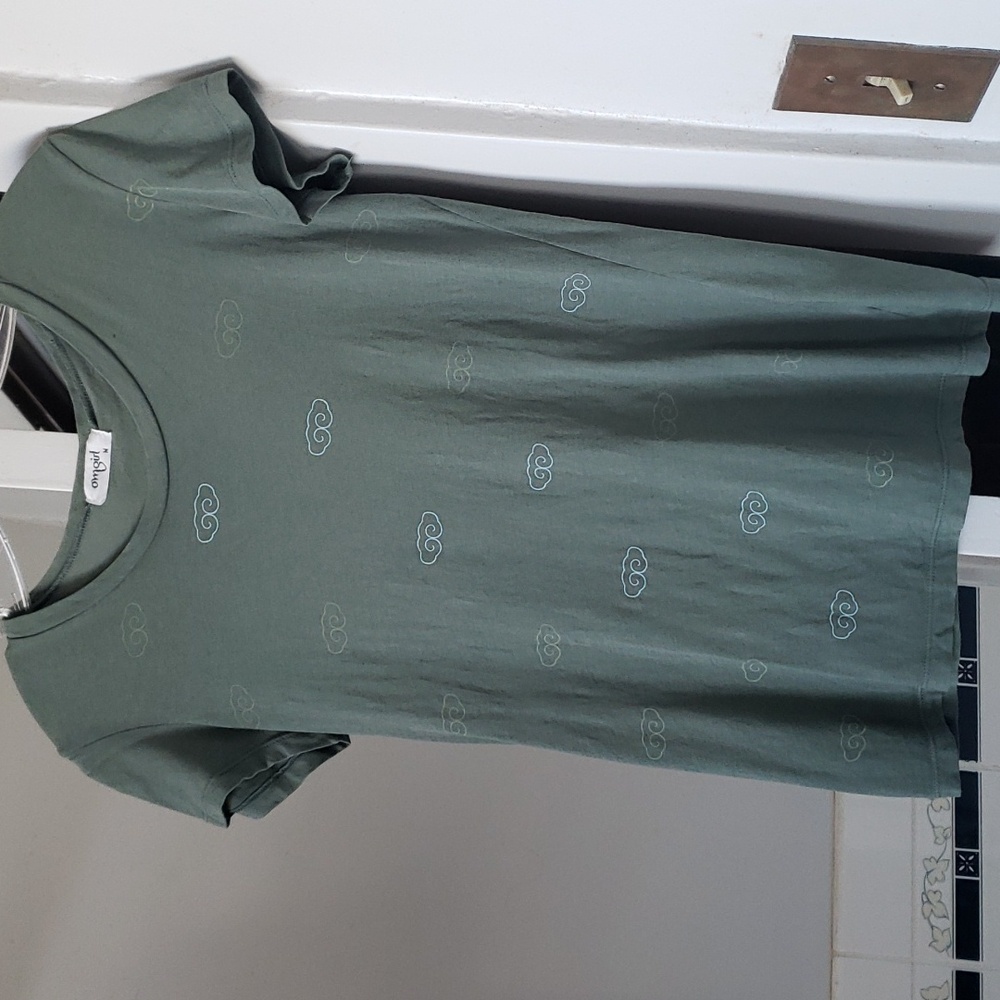 Very cute Omgirl perfect olive green tee shirt 100% preshrunk cotton